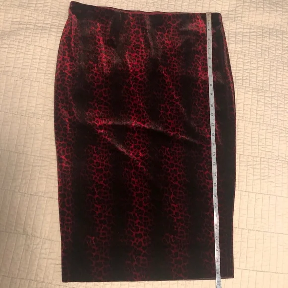 Vince Camuto Red Leopard Velvet Skirt Medium M - Picture 7 of 10